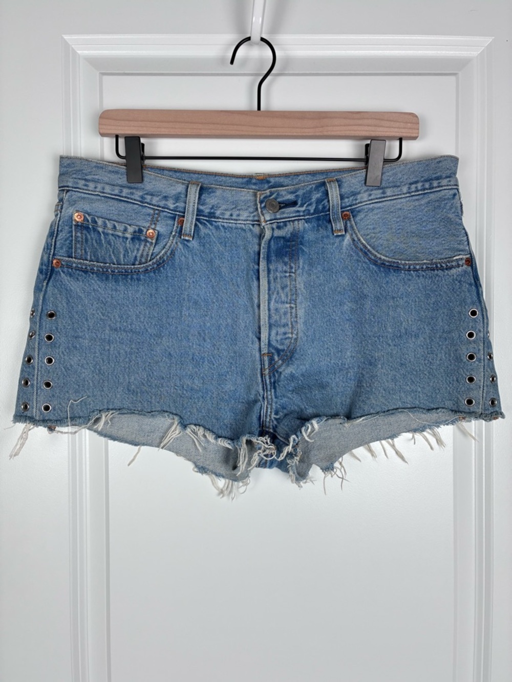 Levi's Button Fly High Waist Cutoff Denim Jean Shorts Womens Size 32